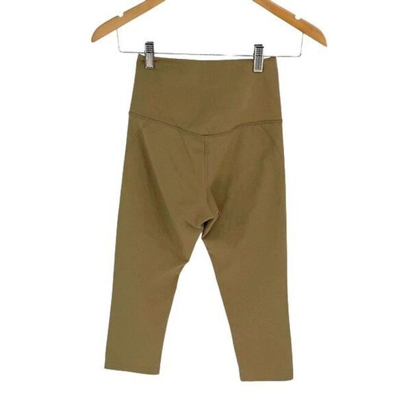 Girlfriend Collective Womens Wide Elastic Waistband Capri Leggings Tan Size XS - Picture 3 of 8